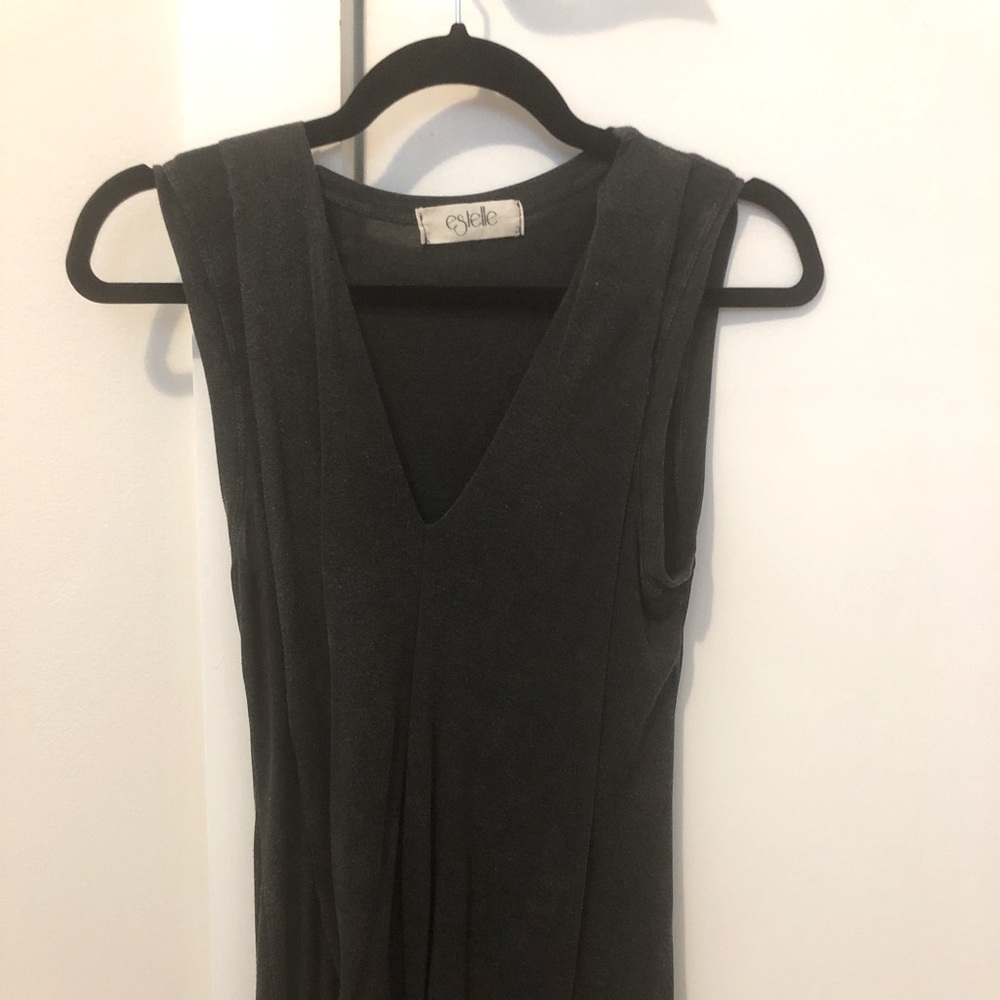 Gray neck tank